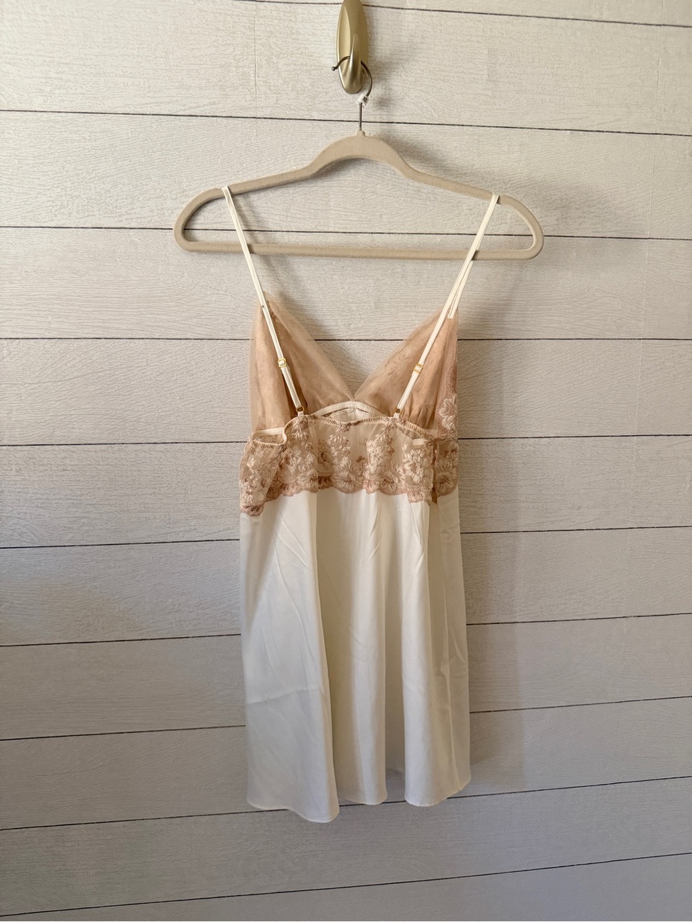 Flora Nikrooz Rosa Lace-Trimmed V-Neck Chemise Medium - Picture 6 of 10